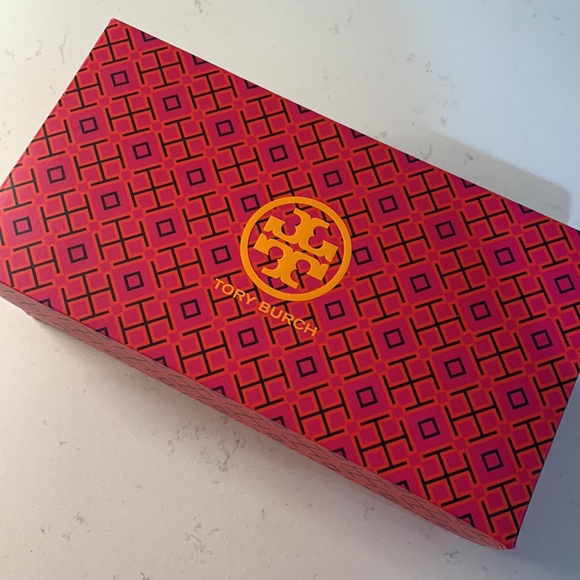 Tory Burch Exclusive: Limited-Edition Miller Sandal - Picture 11 of 13